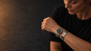 Peakful jewelry uniform, steel watch and cuff, desktop